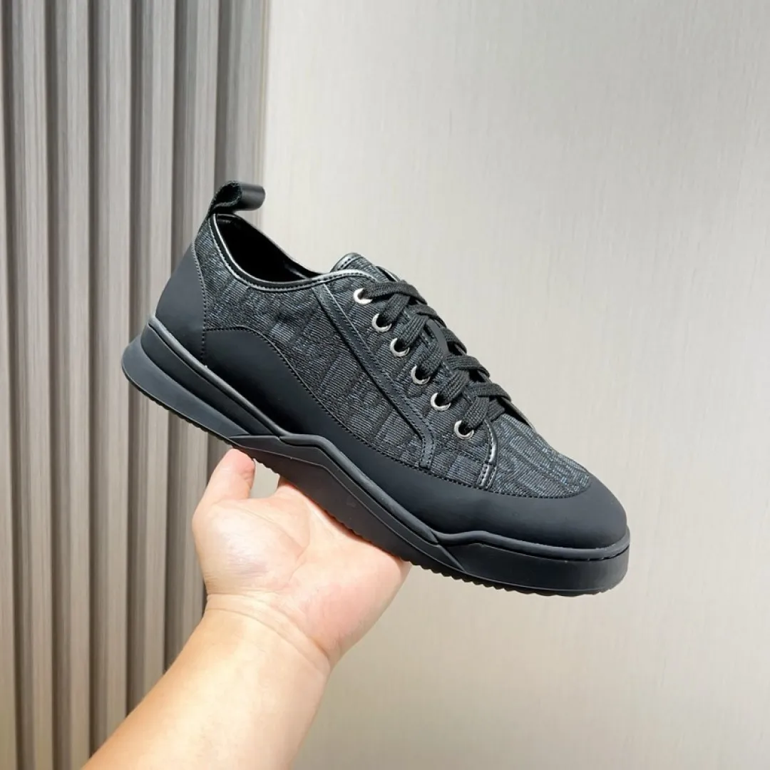 Men's shoes 💰P500💰[Dior] Dior casual sports shoes 🇺🇸Sold at the same time at the counter, top-notch Italian original purchase · The upper is made of brand totem cloth with original leather · Comes with first-layer sheepskin feet · (Totem cloth highlights high-end, nobility, and class) Exquisite workmanship (original lining) Sole: Original factory special outsole ⚠️Comfortable, wear-resistant, non-slip, real-life photo🎬The real thing is more beautiful🔍Number: 39-46【45 46 Customized items are non-returnable]